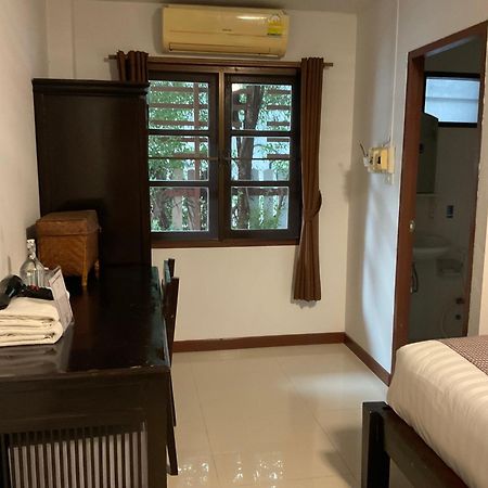 Baan Klang Vieng Hotel Chiang Mai Exterior foto