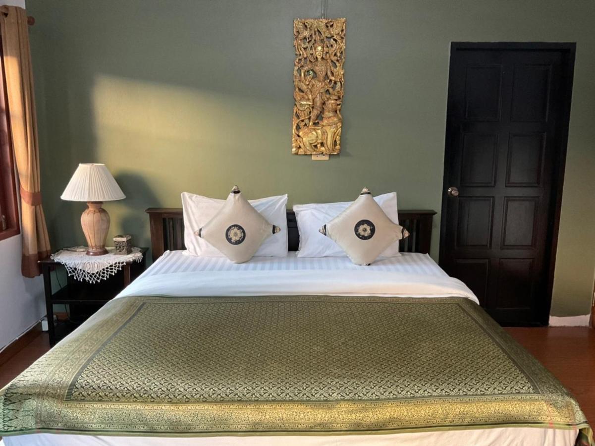 Baan Klang Vieng Hotel Chiang Mai Exterior foto