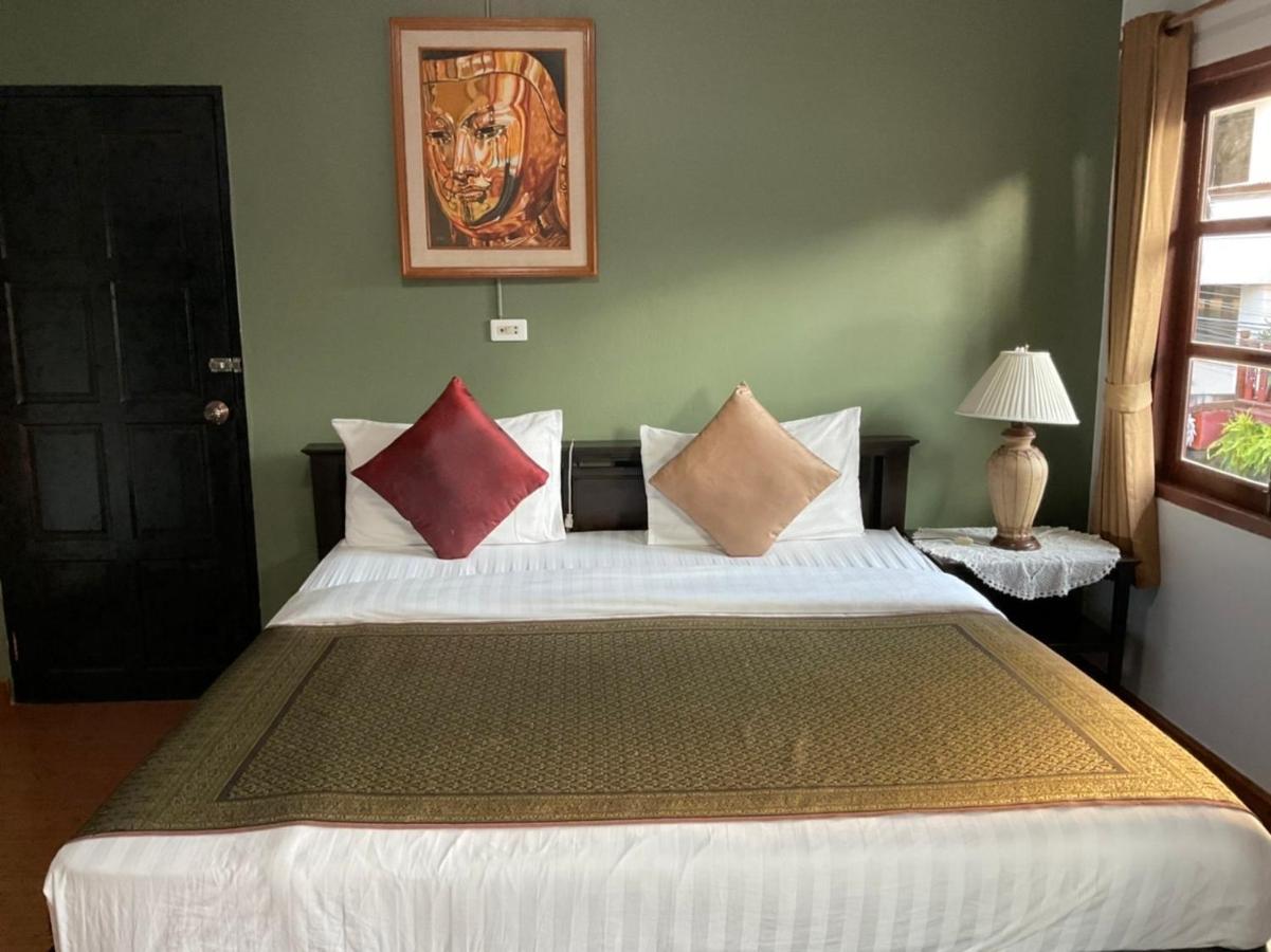 Baan Klang Vieng Hotel Chiang Mai Exterior foto