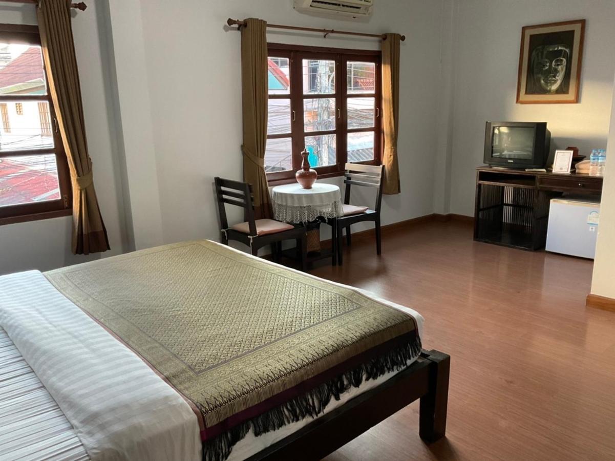 Baan Klang Vieng Hotel Chiang Mai Exterior foto