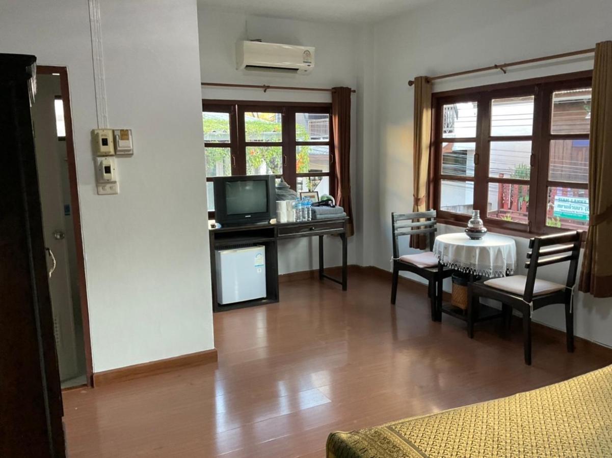 Baan Klang Vieng Hotel Chiang Mai Exterior foto