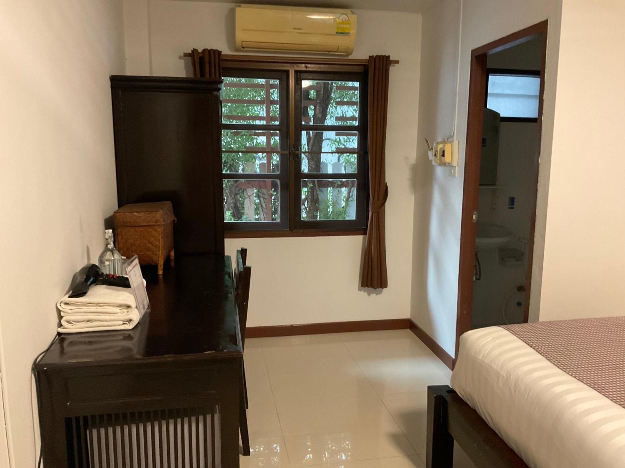 Baan Klang Vieng Hotel Chiang Mai Exterior foto