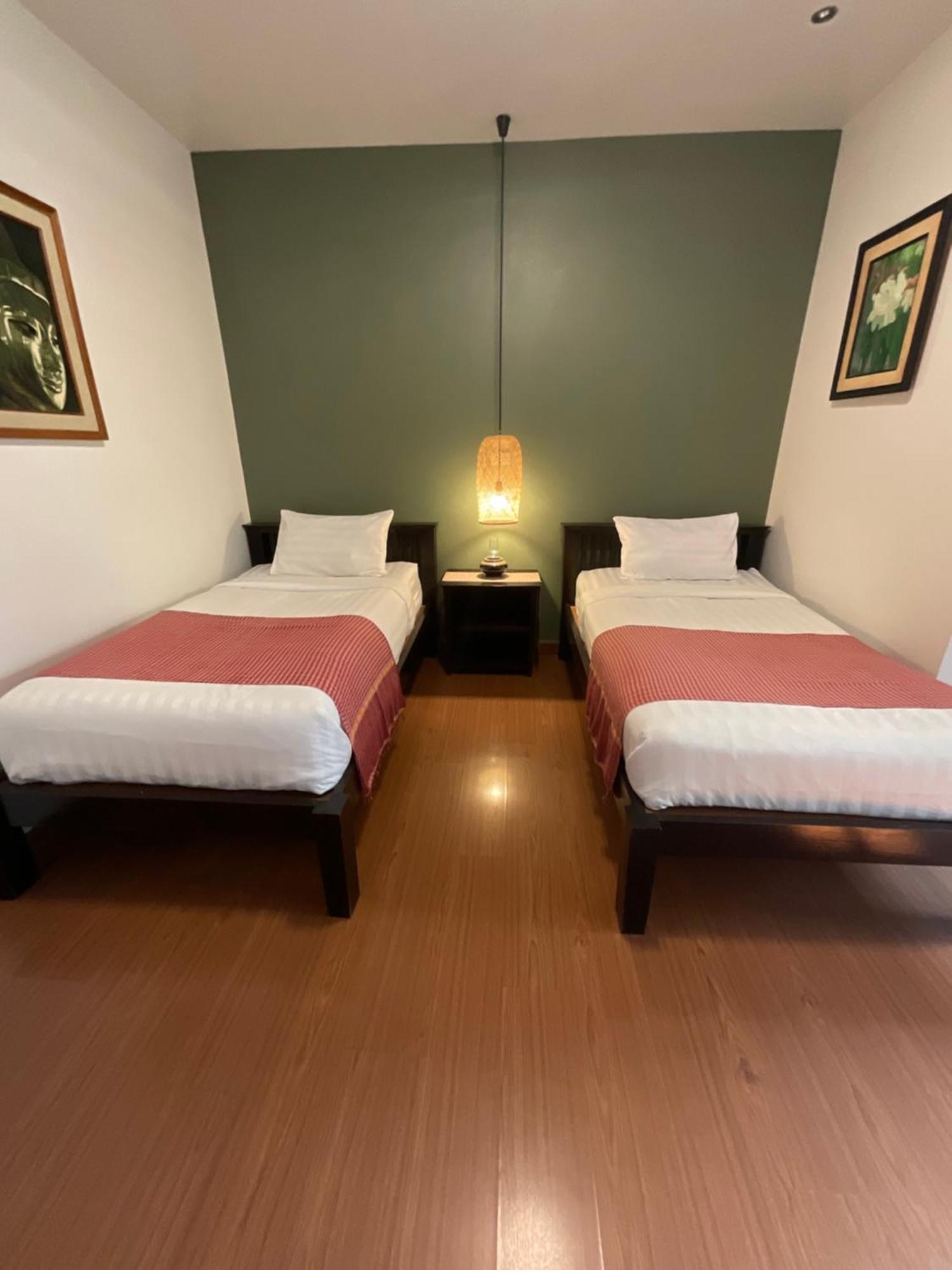 Baan Klang Vieng Hotel Chiang Mai Exterior foto