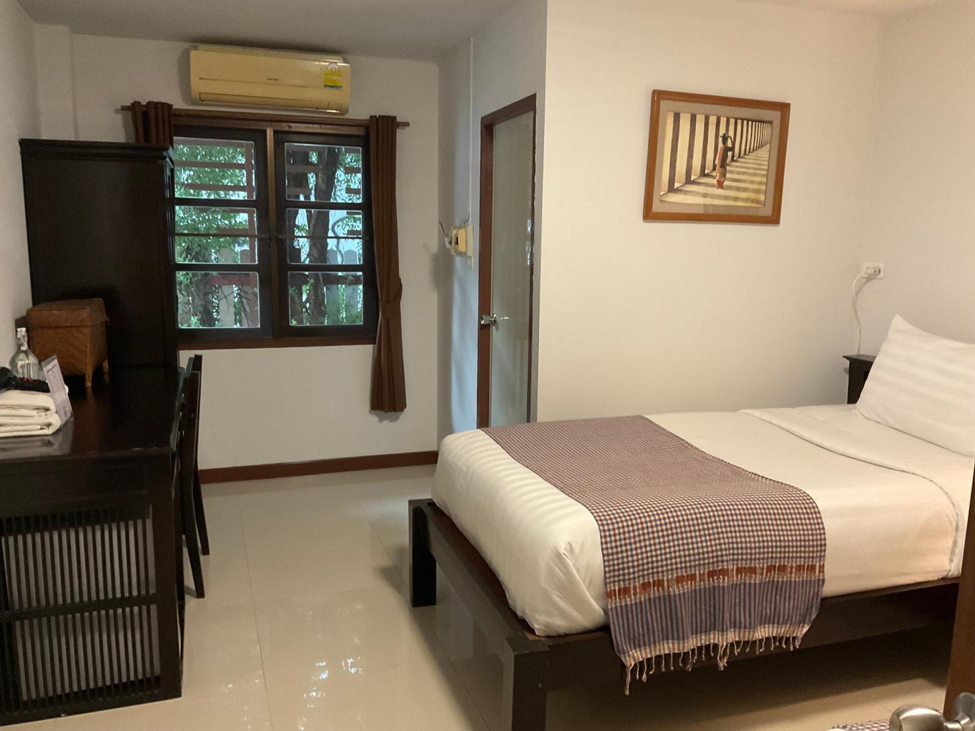 Baan Klang Vieng Hotel Chiang Mai Exterior foto