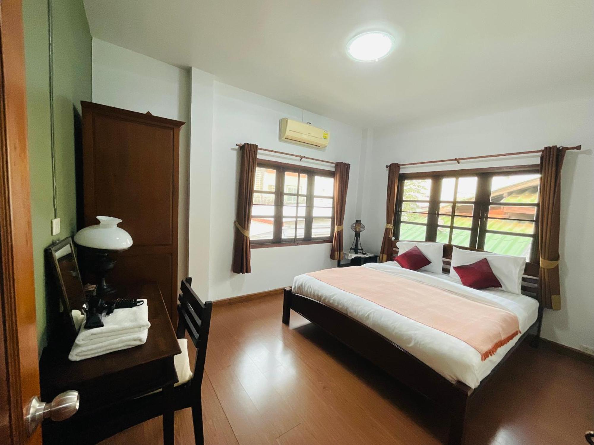 Baan Klang Vieng Hotel Chiang Mai Exterior foto