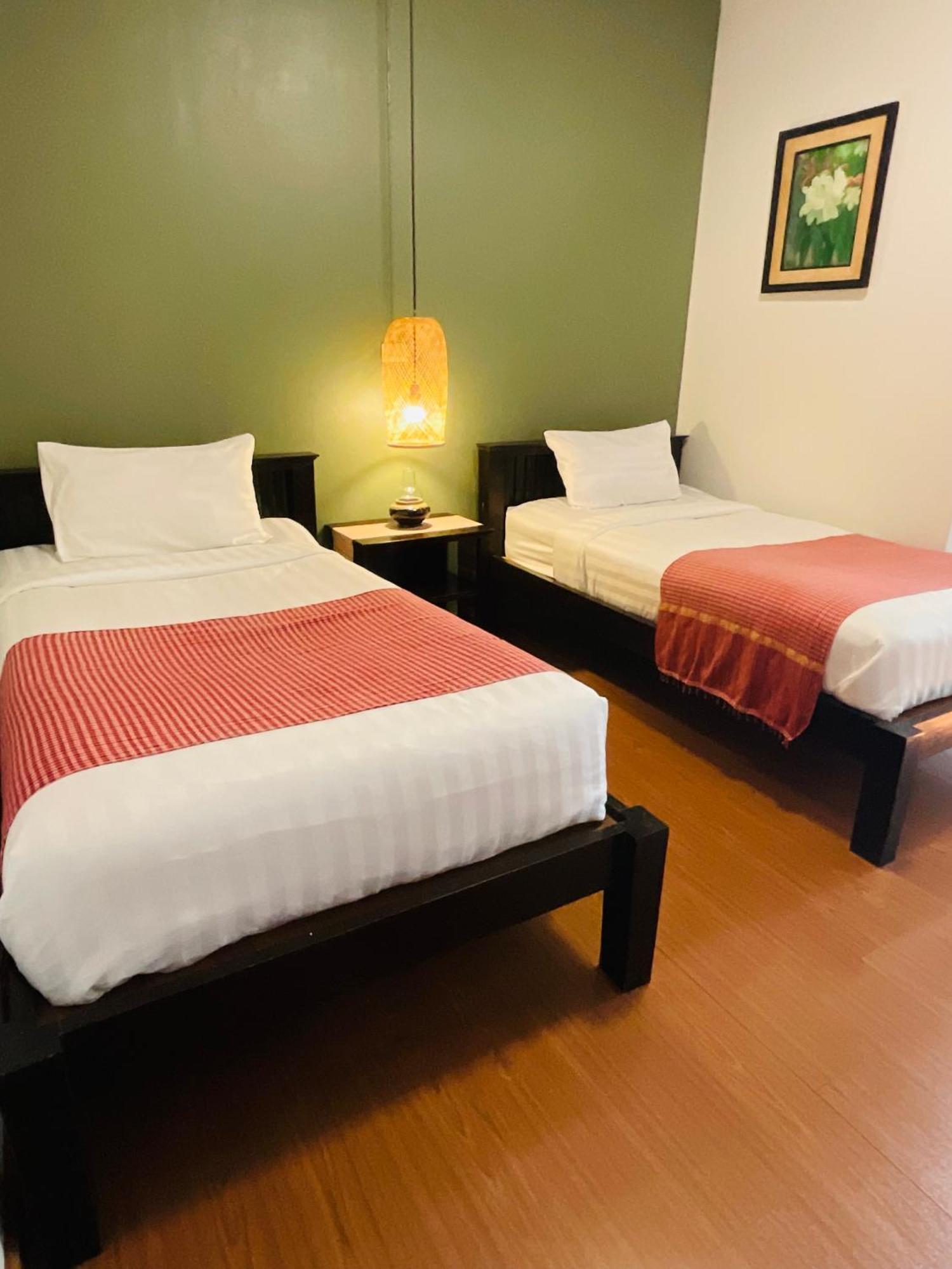 Baan Klang Vieng Hotel Chiang Mai Exterior foto