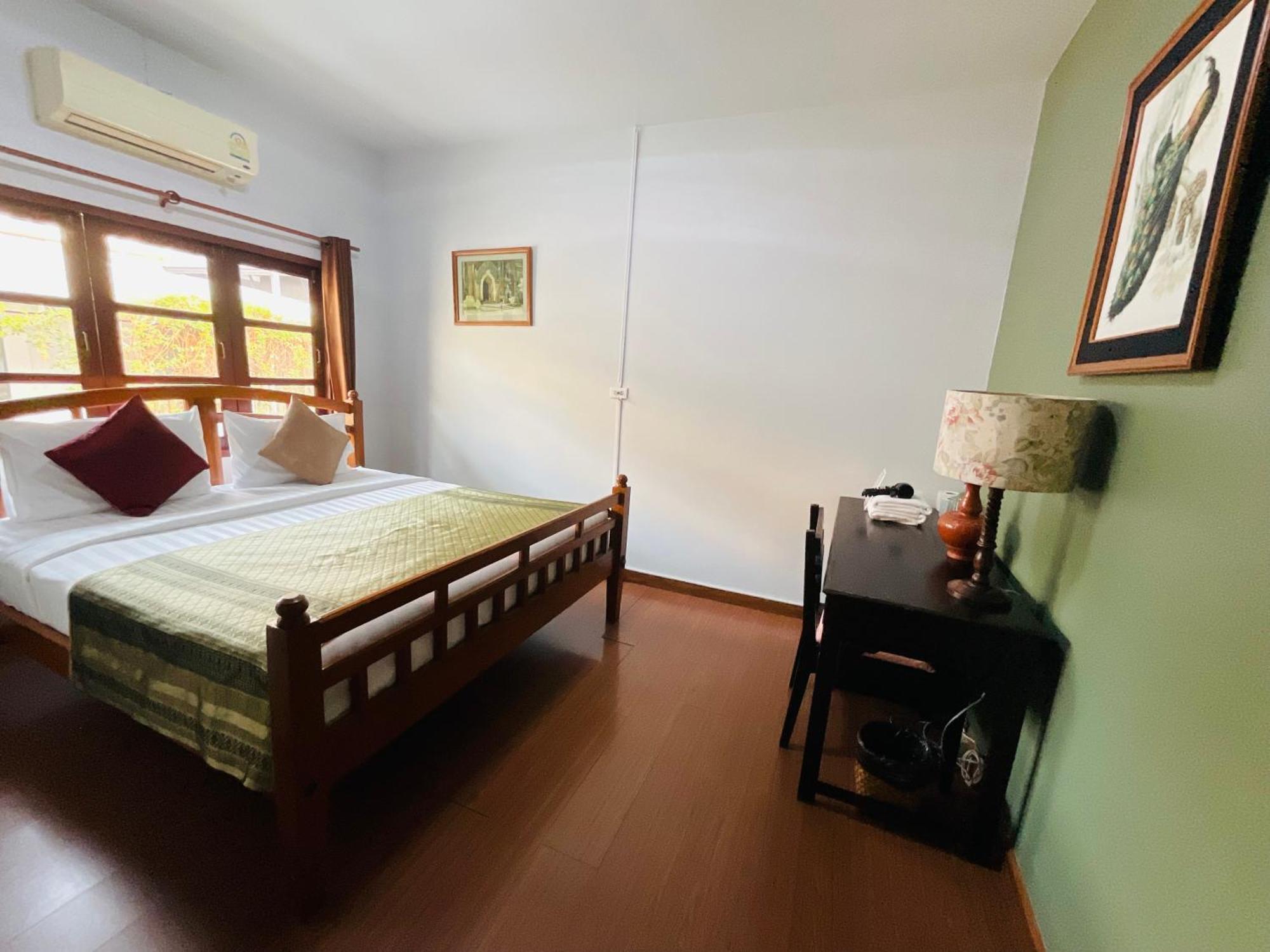 Baan Klang Vieng Hotel Chiang Mai Exterior foto