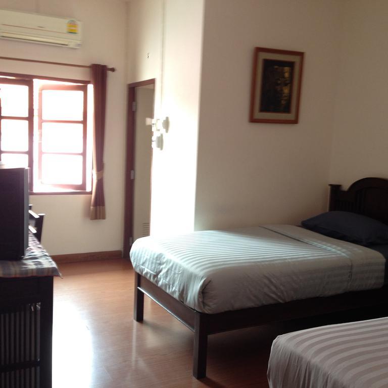Baan Klang Vieng Hotel Chiang Mai Exterior foto
