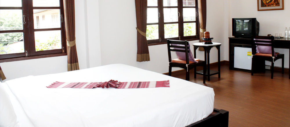 Baan Klang Vieng Hotel Chiang Mai Exterior foto