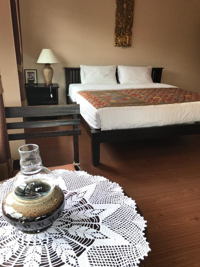 Baan Klang Vieng Hotel Chiang Mai Exterior foto
